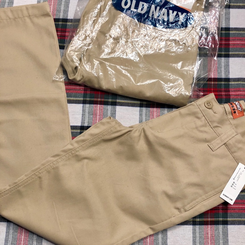 Old Navy boy’s skinny khaki pants